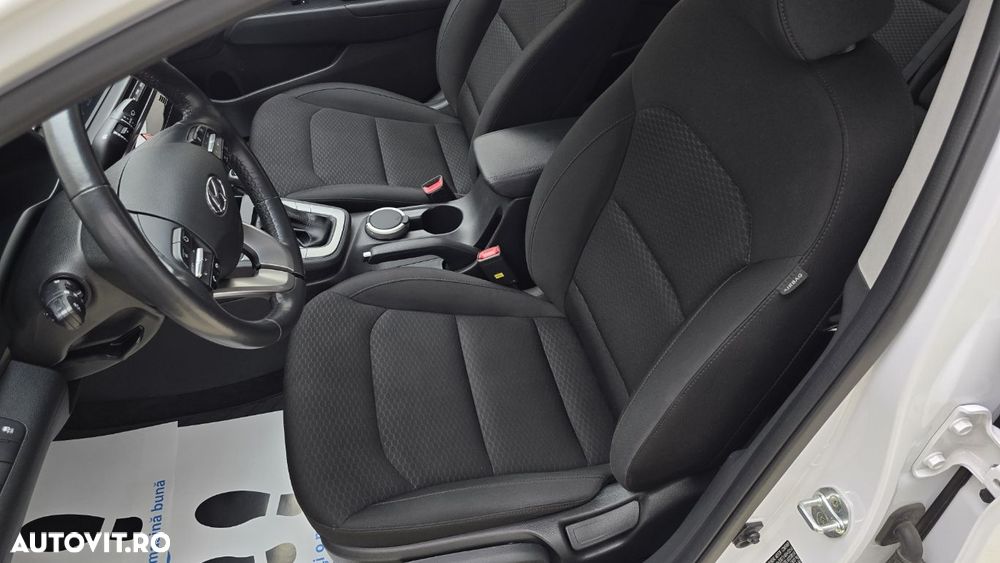 Hyundai Elantra - 12