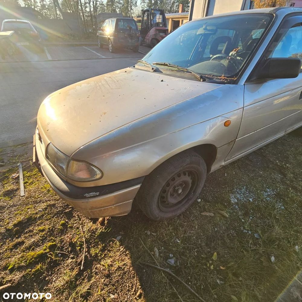 Opel Astra Classic F 1,4 B  (Z489) pojazd na części: maska, zderzak, drzwi, szyby, lusterka, chłodnica - 16