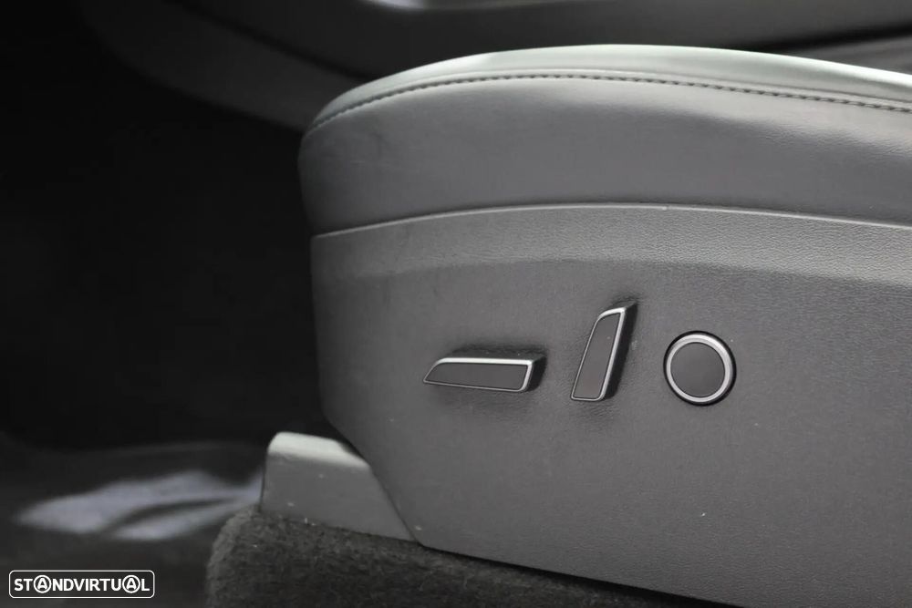 Tesla Model Y Long Range Dual Motor AWD - 21