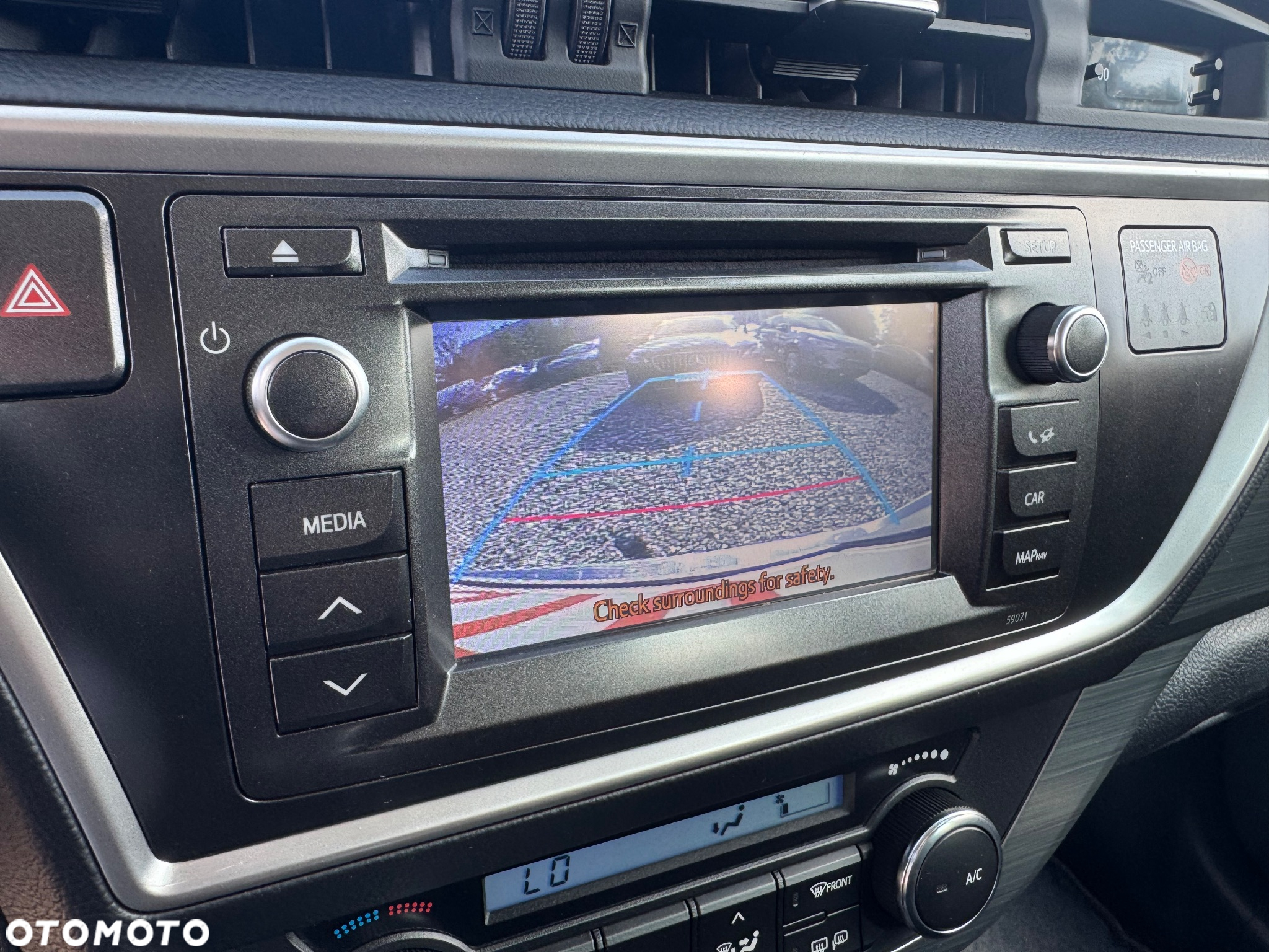 Toyota Auris 1.6 Premium - 34