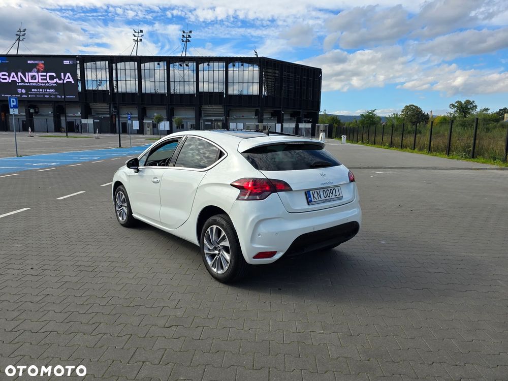Citroën DS4 e-HDi 115 ETG6 Urban Show - 13