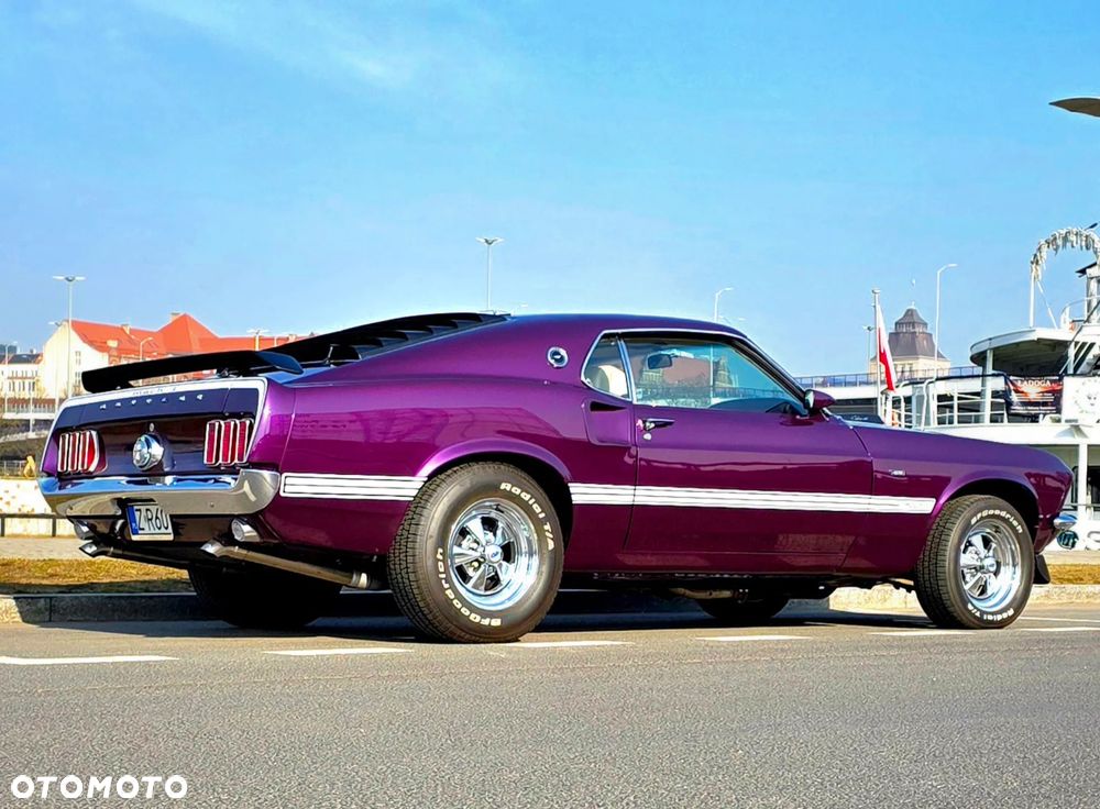 Ford Mustang - 8