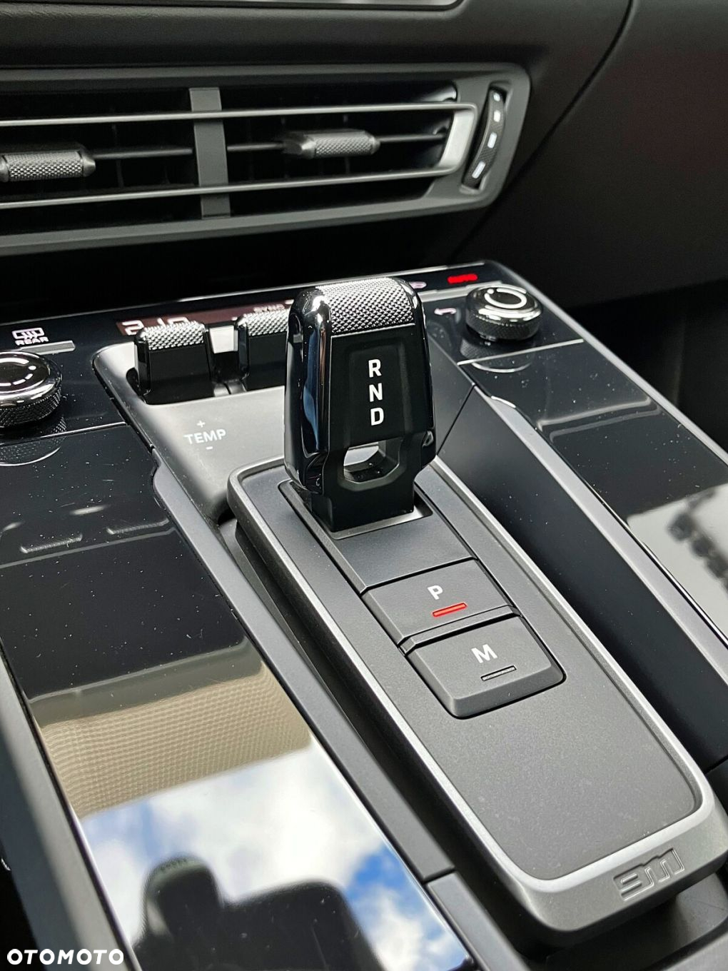 Porsche 911 Carrera 4 GTS Cabrio - 30