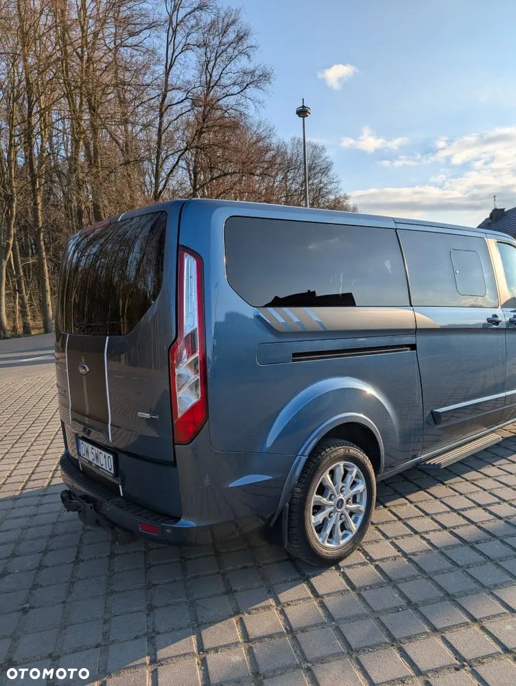 Ford Tourneo Custom - 12
