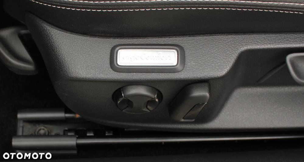 Volkswagen Passat - 38