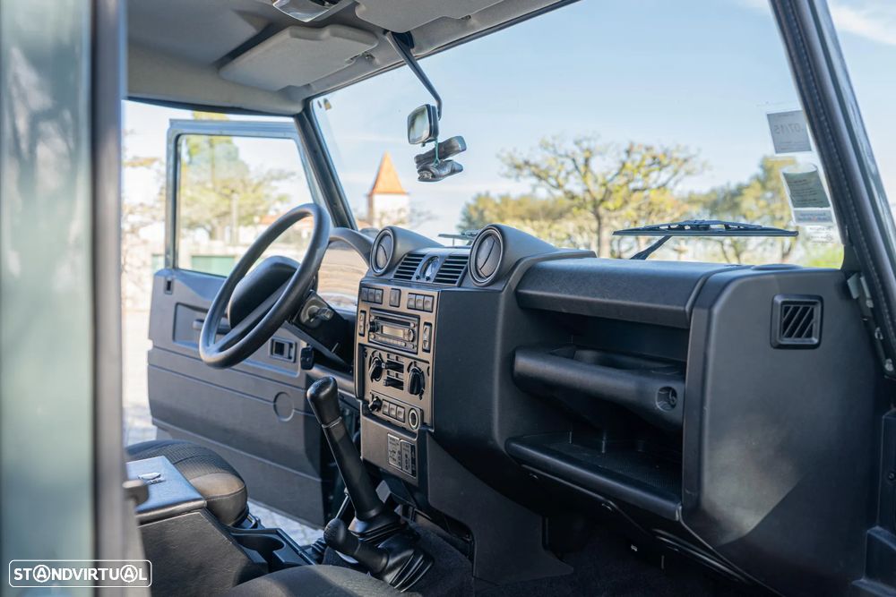 Land Rover Defender - 10