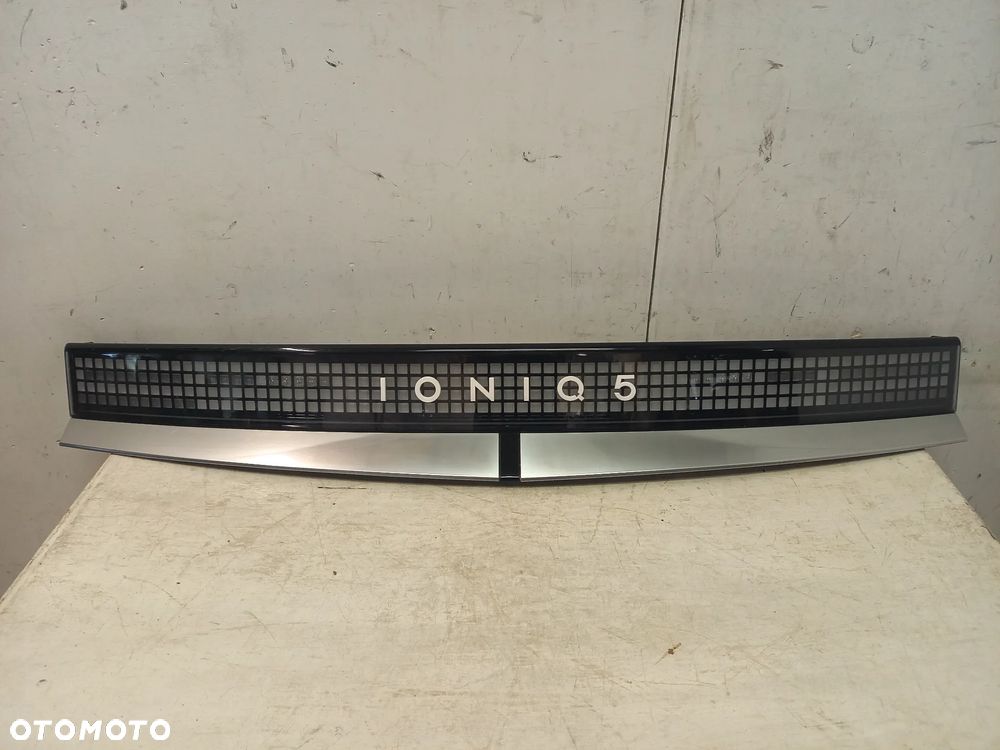 Hyundai Ioniq 5 V listwa na klapę blenda odblask tył lampa