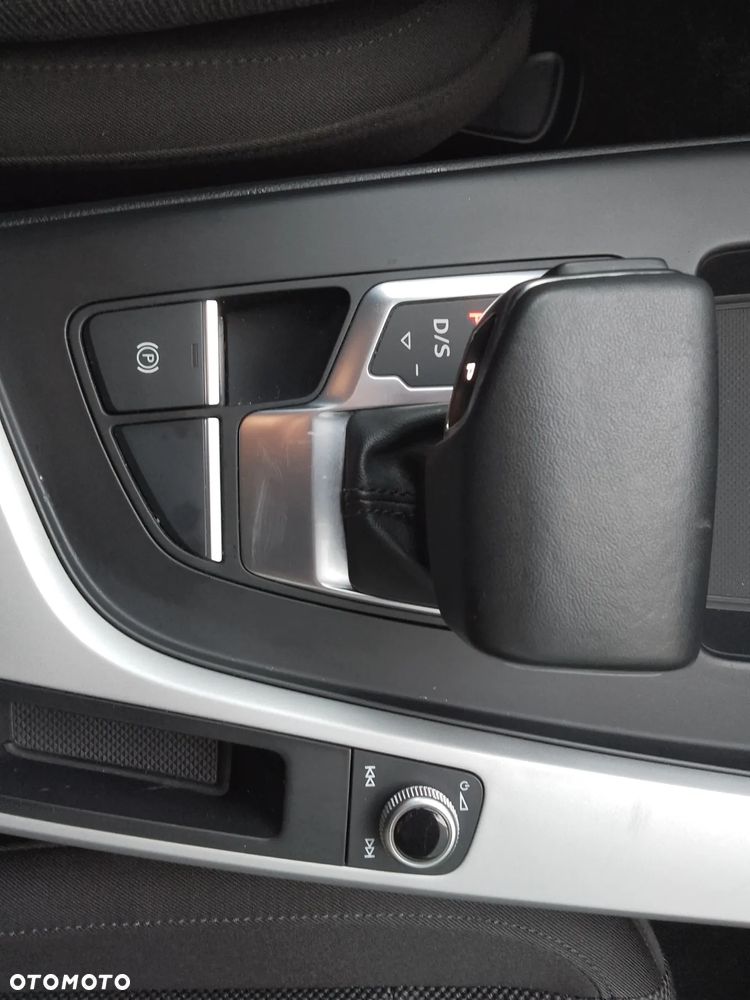 Audi A4 Limousine 35 TFSI mHEV S Line S tronic - 24