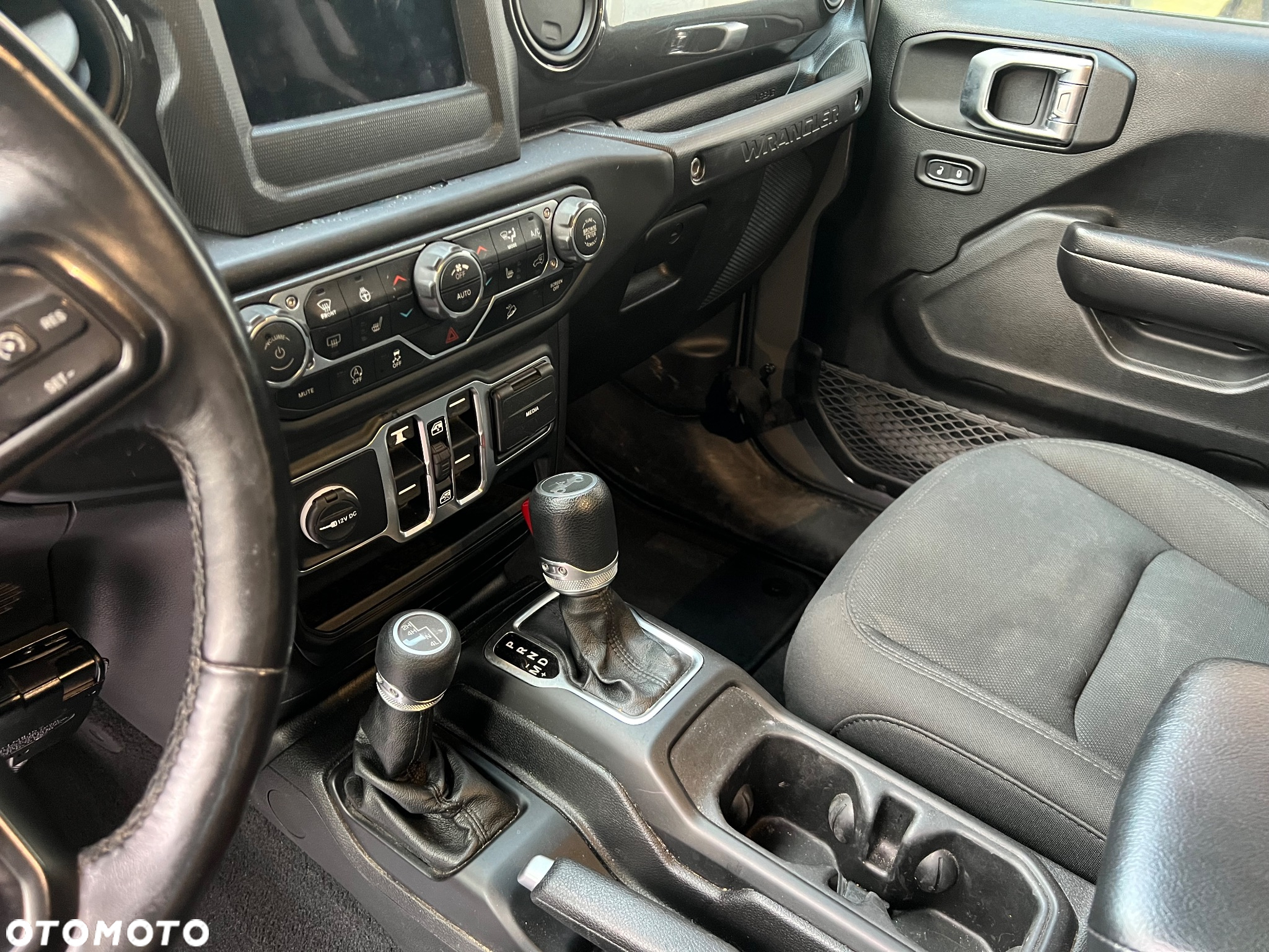Jeep Wrangler 3.6 Unlim Sahara - 19