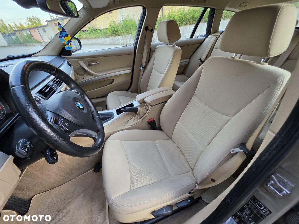 BMW Seria 3 318i - 22