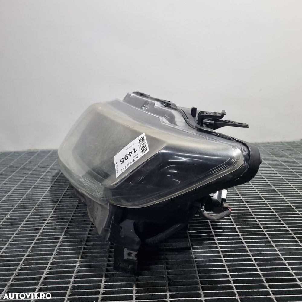 Far Stanga Nissan X - Trail T32 2014 - 2017 SUV 4 Usi (1495) Fara xenon - 2