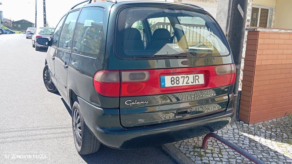 Ford Galaxy 1.9 TDi Ghia Luxo - 4