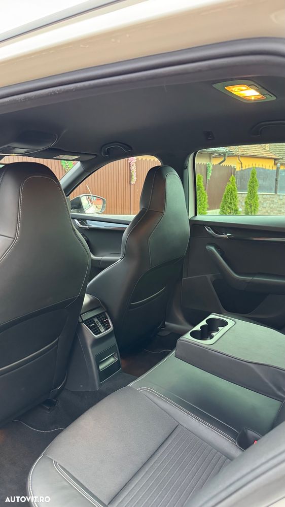 Skoda Octavia Combi 2.0 TDI RS - 19