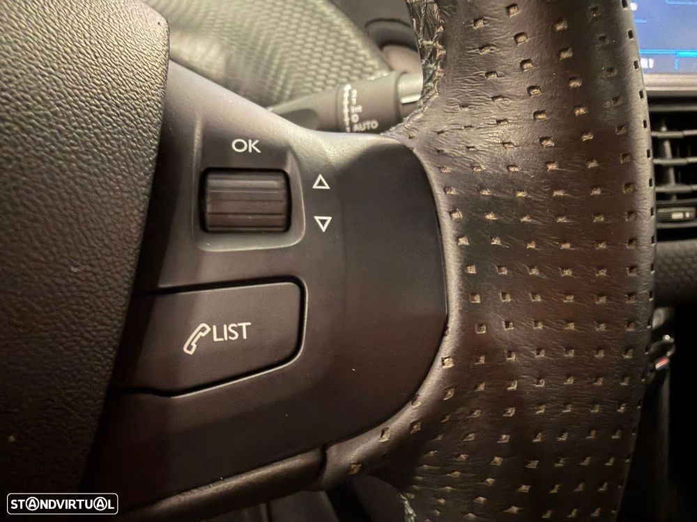 Peugeot 2008 1.2 PureTech Allure EAT6 - 19