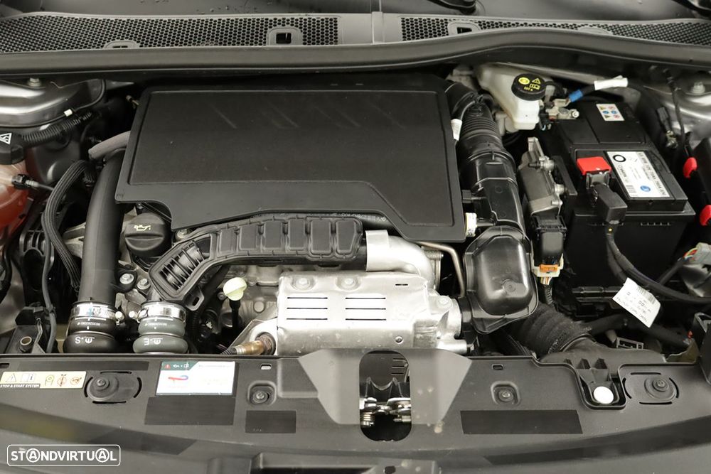 Peugeot 2008 1.2 PureTech Allure EAT8 - 26