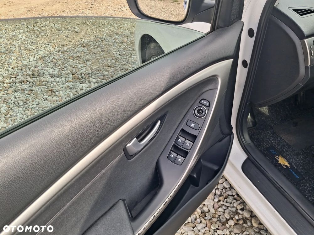 Hyundai i30 i30cw blue 1.6 CRDi Trend - 10