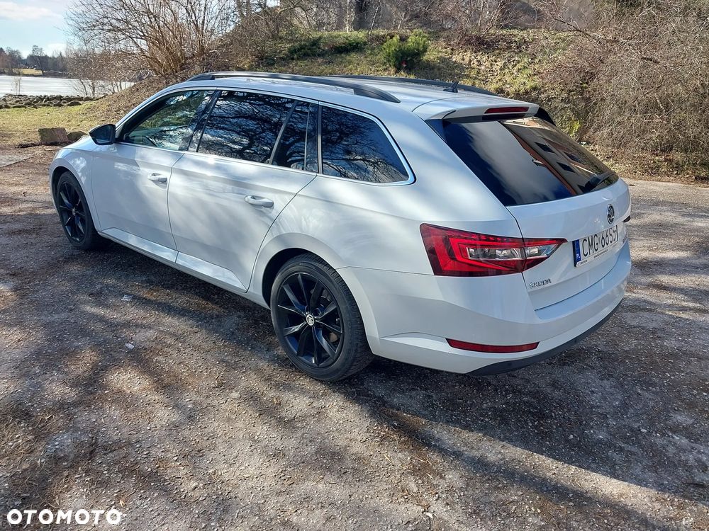 Skoda Superb 2.0 TDI Style DSG - 6