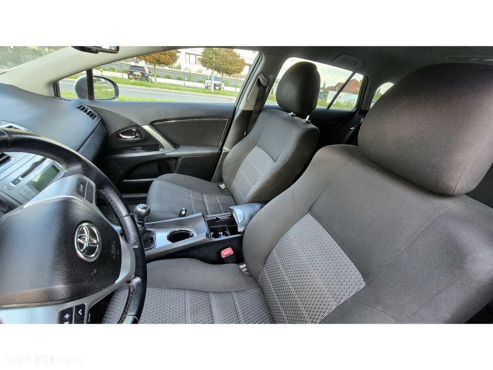 Toyota Avensis 2.0 D-4D Sol - 12