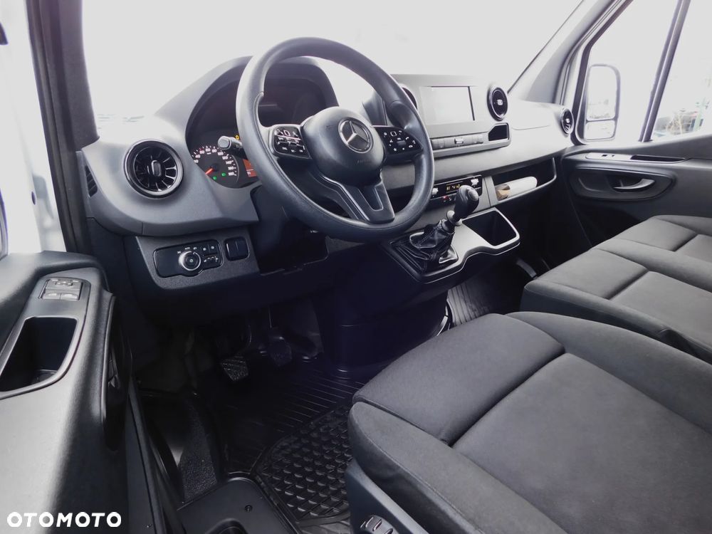 Mercedes-Benz Sprinter - 7