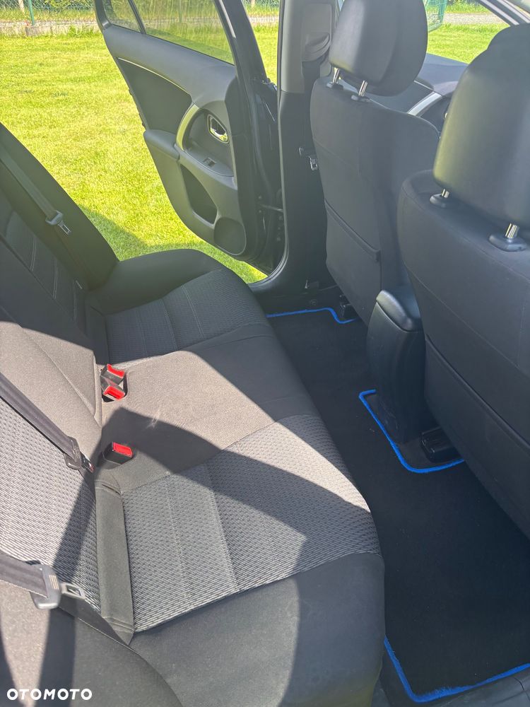 Toyota Avensis - 6