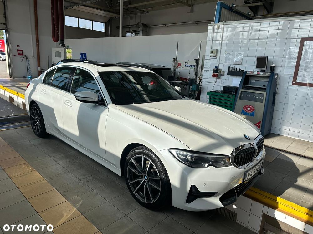 BMW Seria 3 330i Sport Line - 12