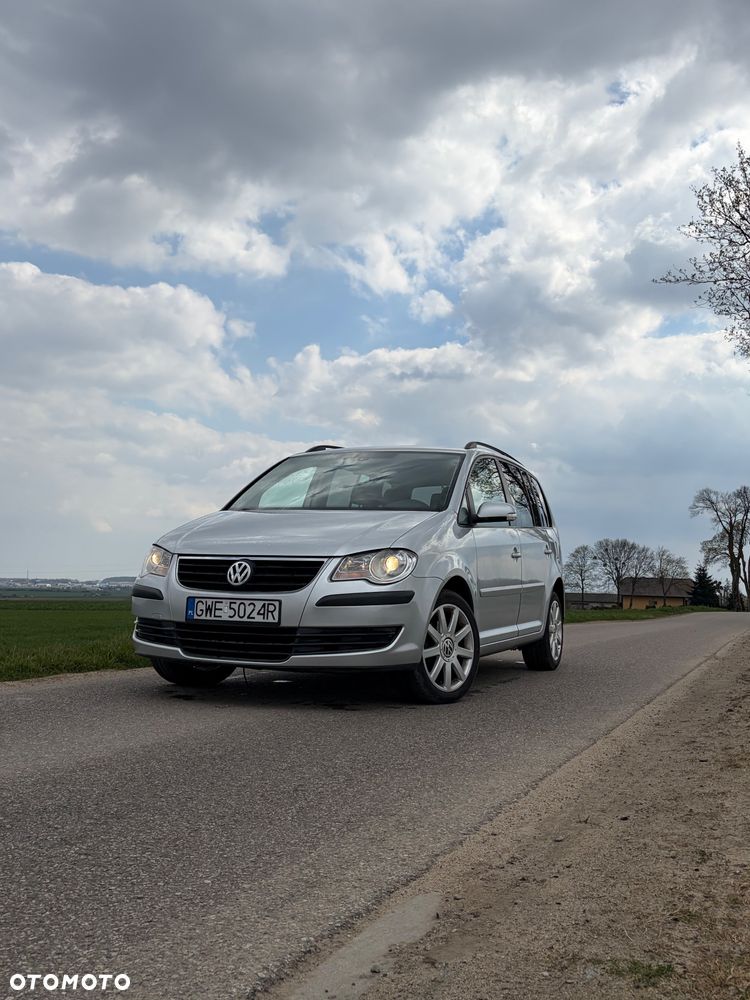 Volkswagen Touran 1.9 TDI DPF BlueMot Conceptline - 1