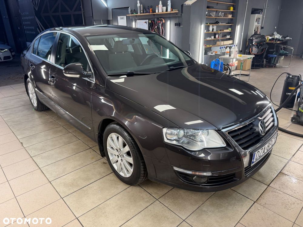 Volkswagen Passat - 2