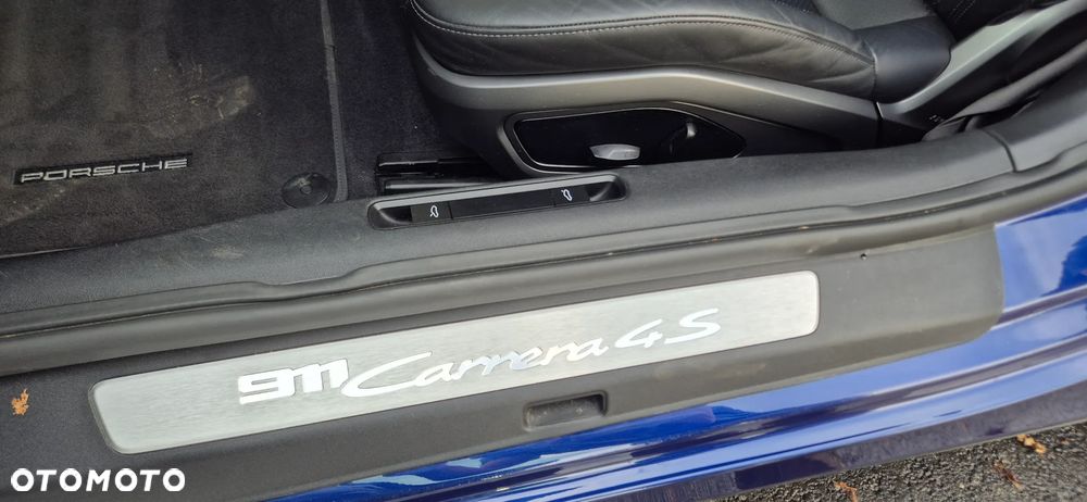 Porsche 911 Carrera 4S - 33