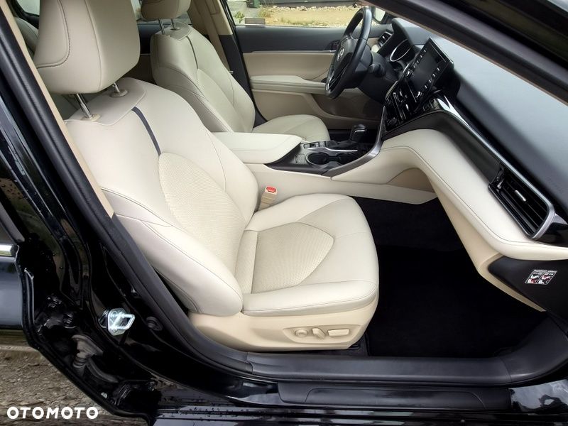 Toyota Camry - 18