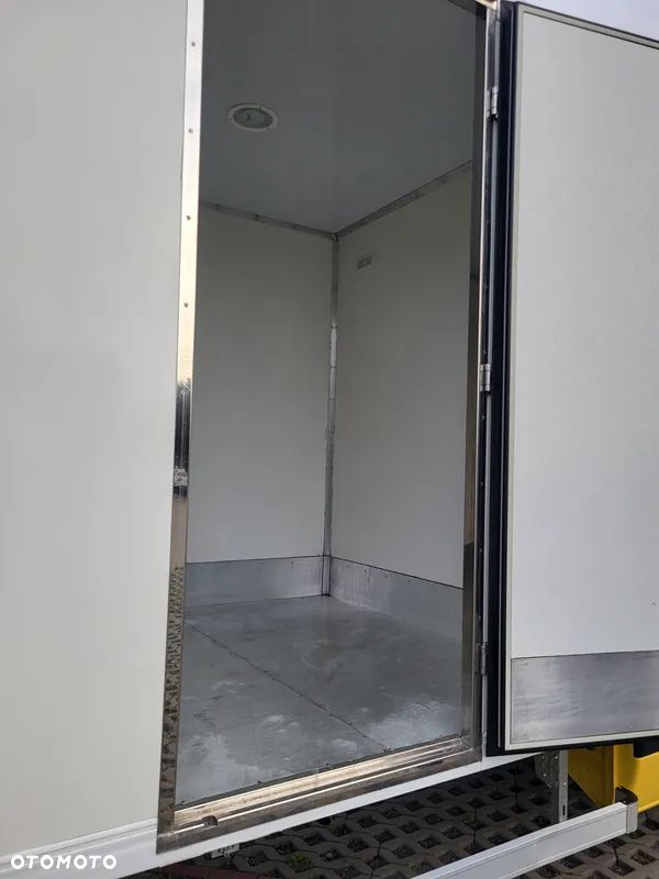 Mercedes-Benz Sprinter - 10