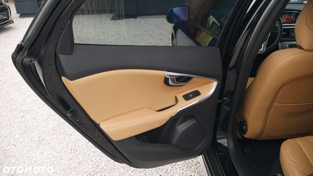 Volvo V40 Cross Country - 17