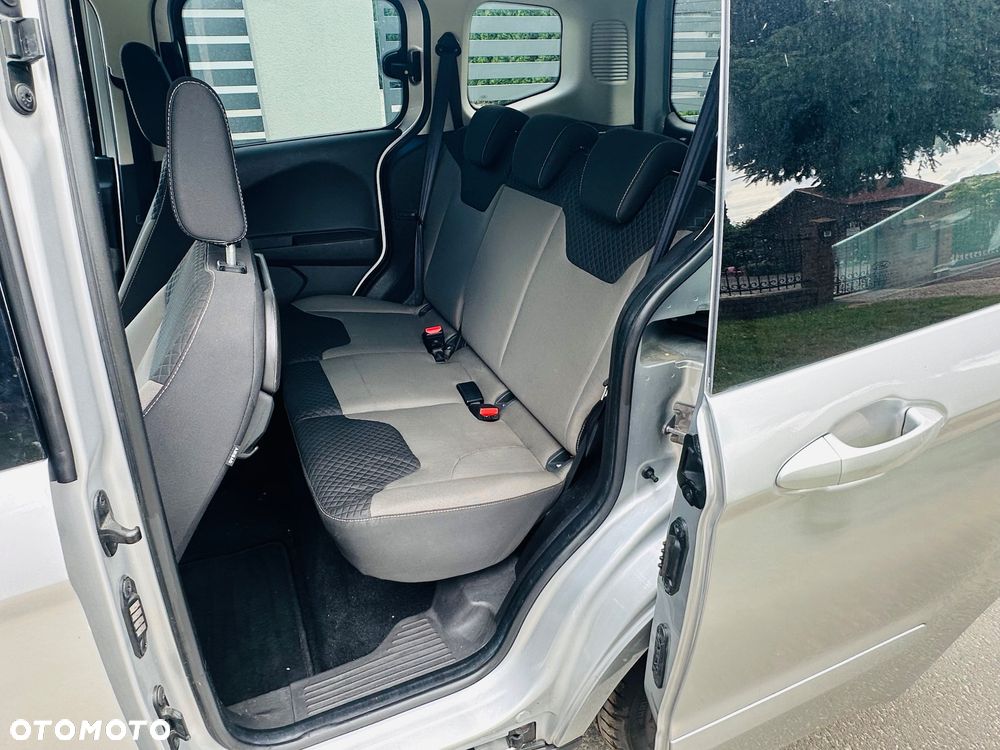Ford Tourneo Courier - 16