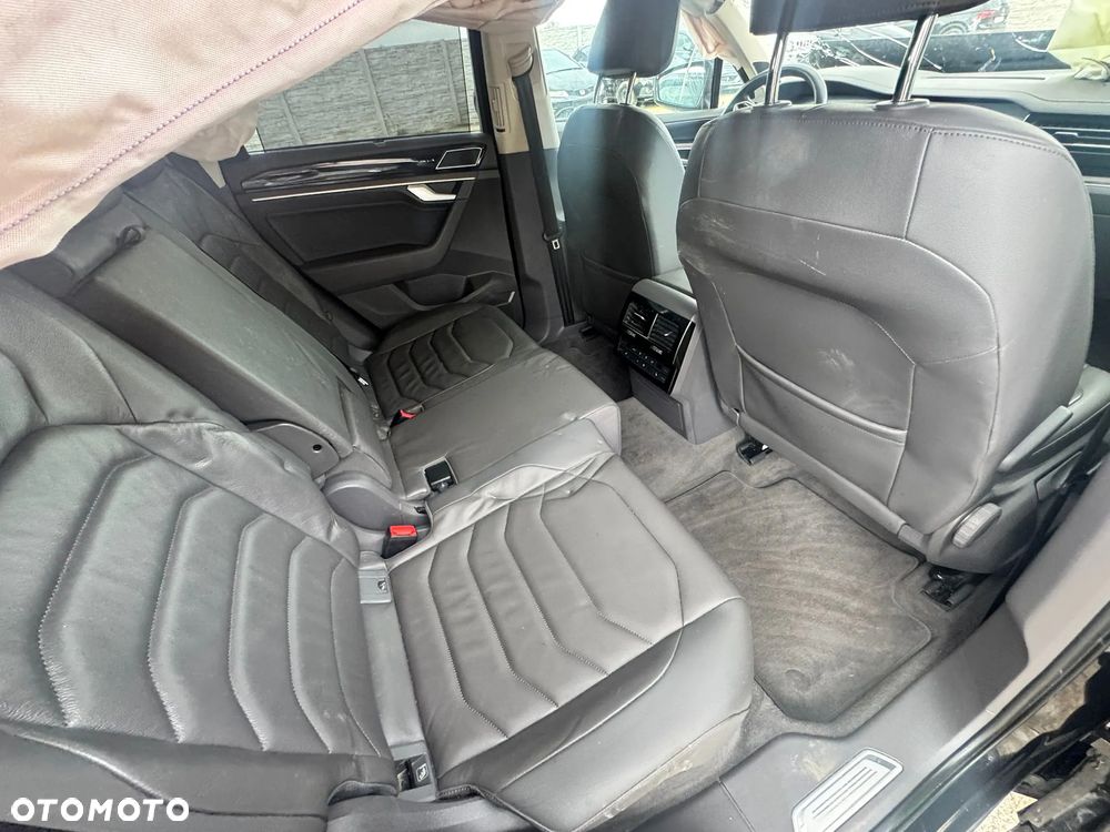 Volkswagen Touareg - 11