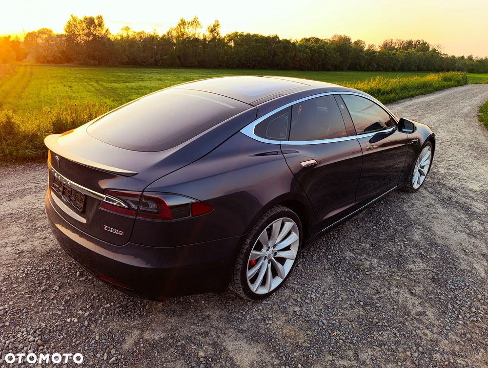Tesla Model S - 18