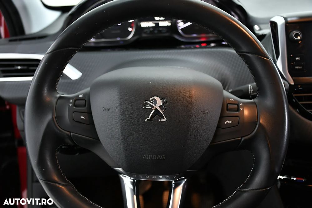 Peugeot 2008 1.2 L PureTech Turbo S&S Allure - 26