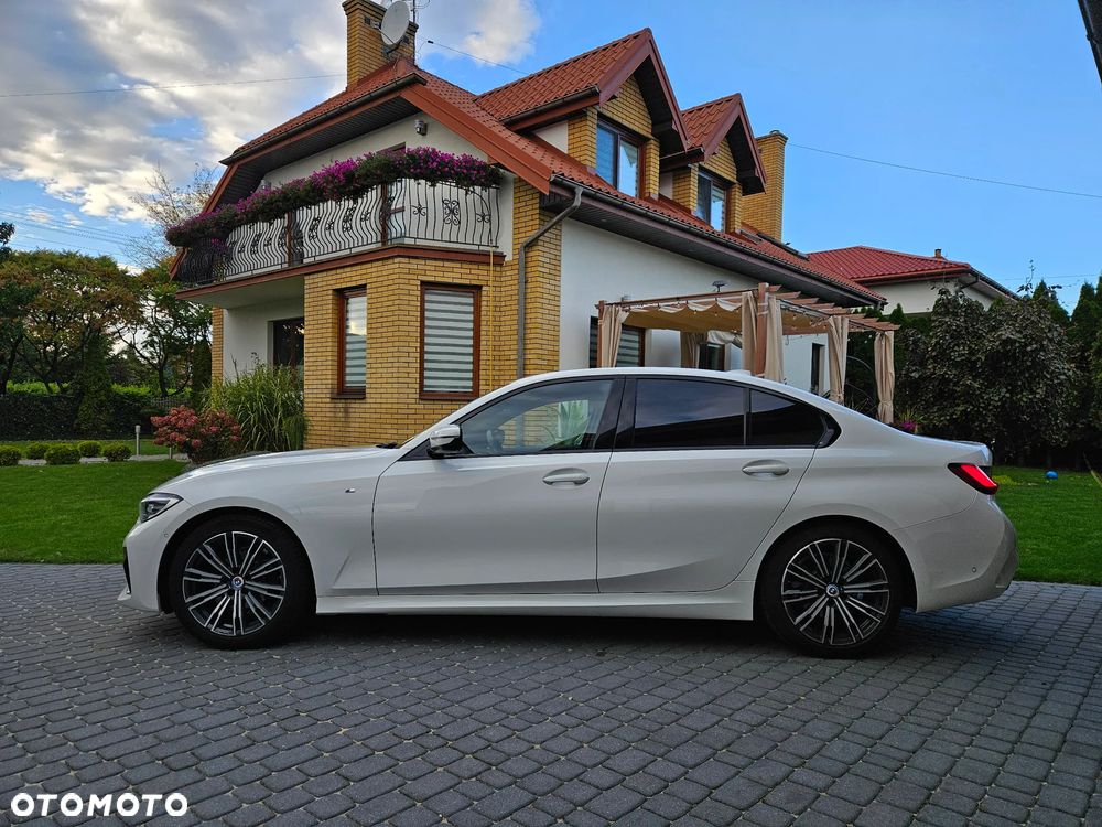 BMW 3 Series 2022 photo 4