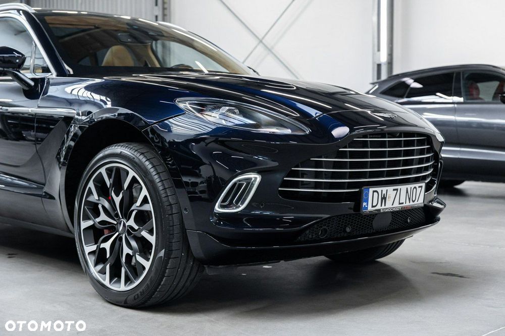 Aston Martin DBX - 13