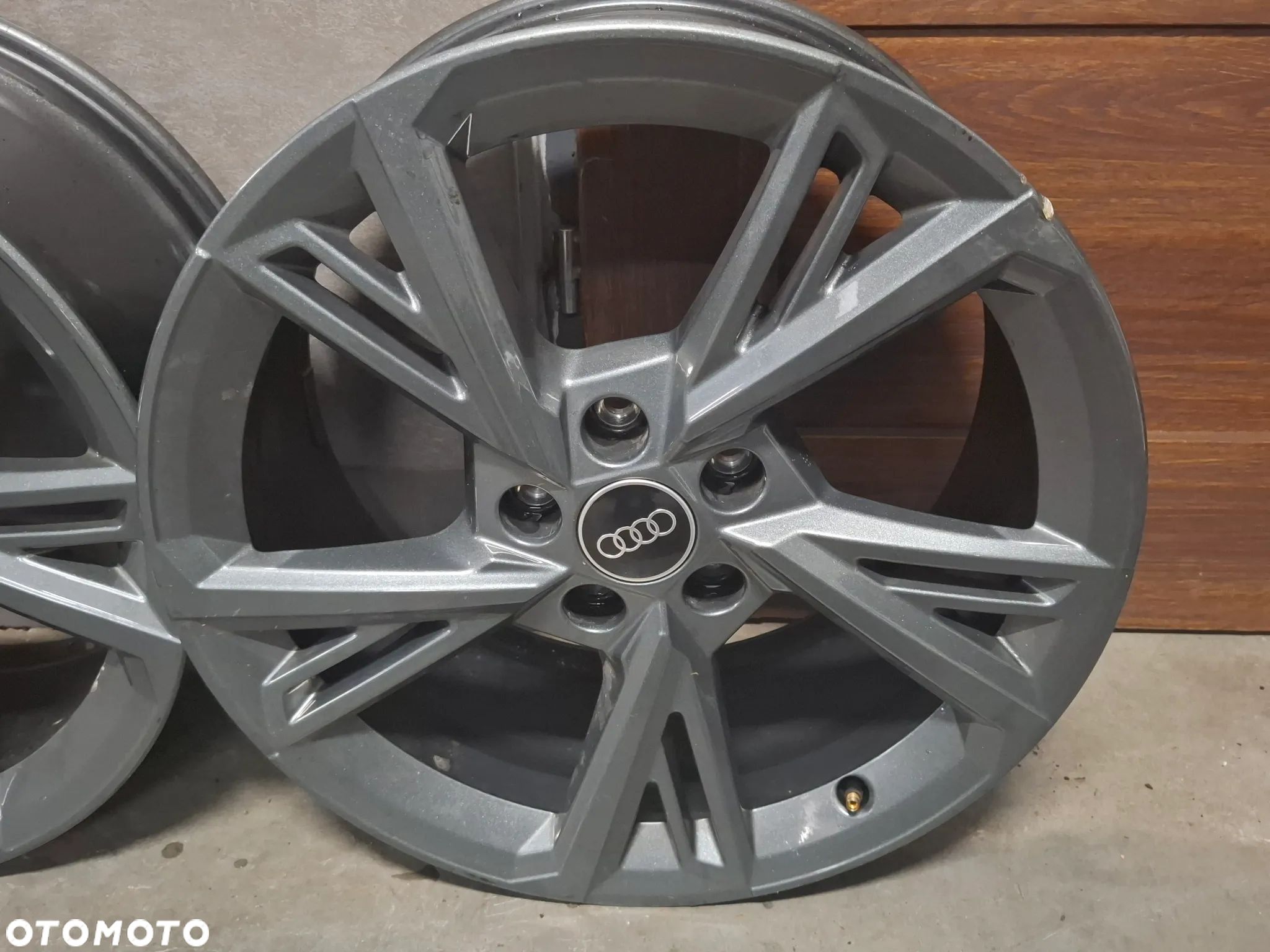 Alufelga 18cali ET46 Audi A3 S3 8,0Jx18H2 nr 8Y0601025G - 1