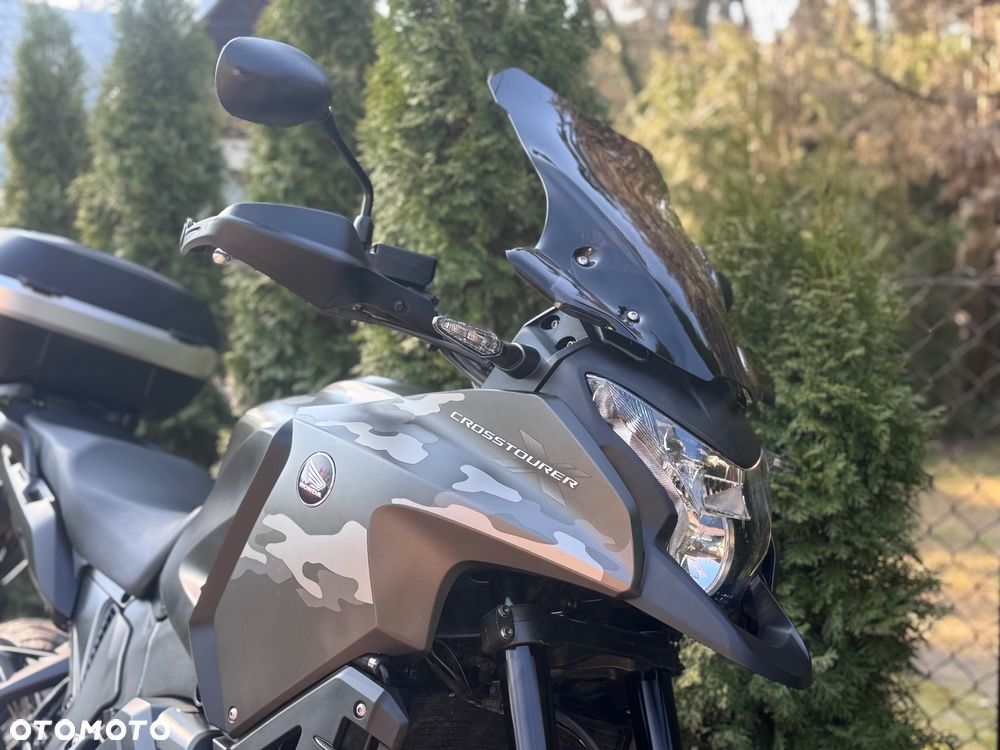 Honda VFR - 12