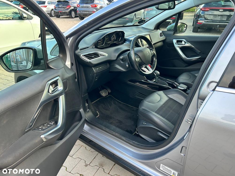 Peugeot 2008 1.2 Pure Tech GPF Allure S&S EAT6 - 19