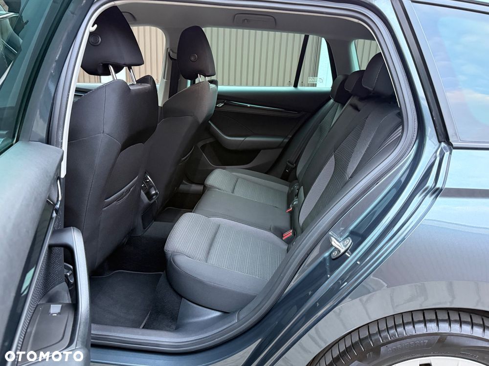 Skoda Octavia 2.0 TDI SCR Ambition DSG - 6