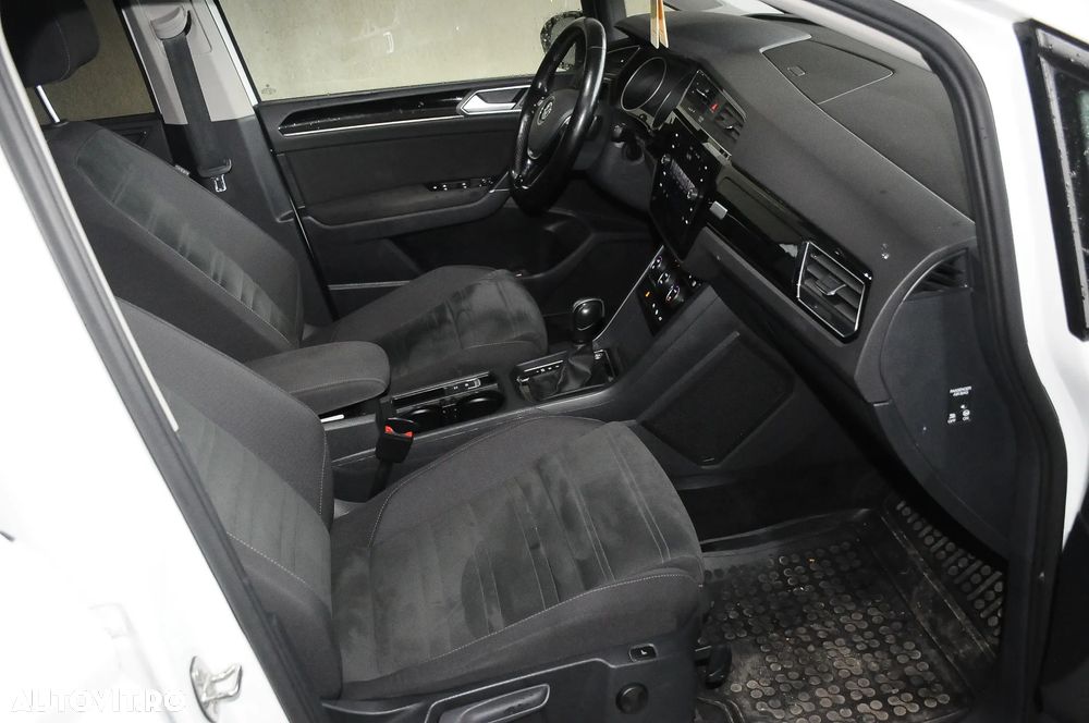 Volkswagen Touran 2.0 TDI DSG Highline - 16