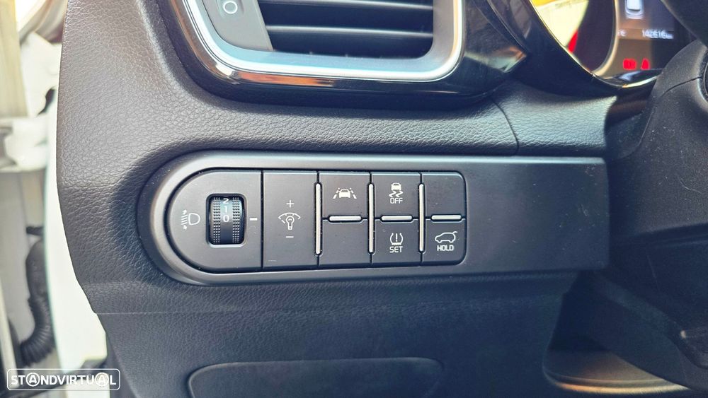 Kia Ceed SW 1.6 CRDi MHEV Drive+SRF - 14