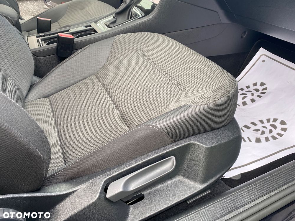Volkswagen Golf - 34
