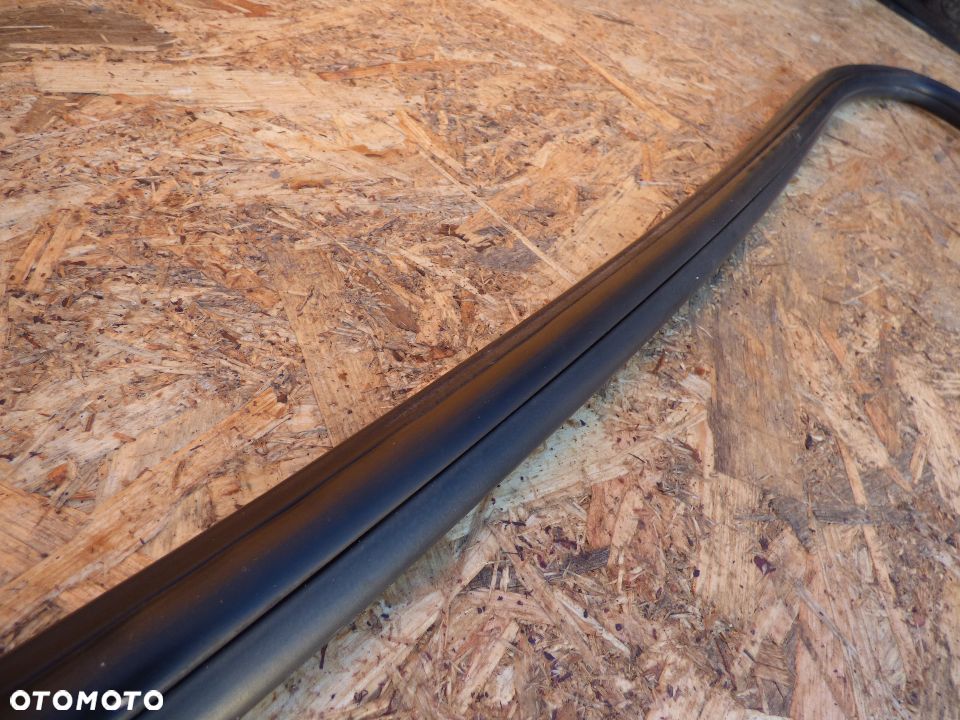 BMW E24 USZCZELKA SZYBY PRZÓD - 4