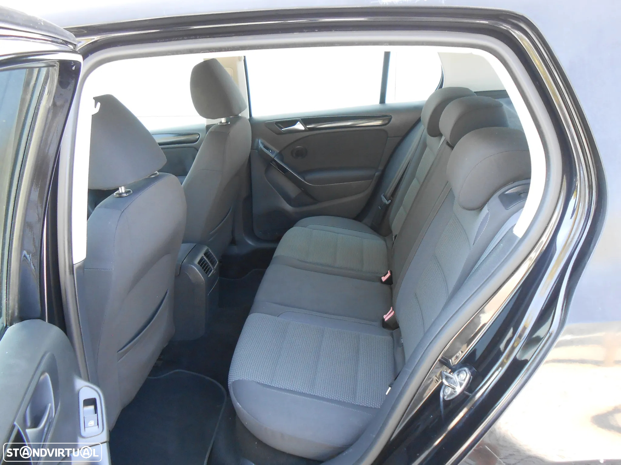 VW Golf 1.6 TDi Confortline - 22