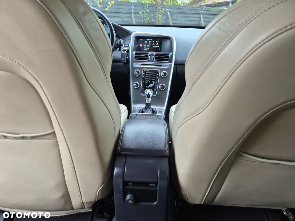 Volvo XC 60 D4 Drive-E Ocean Race - 11