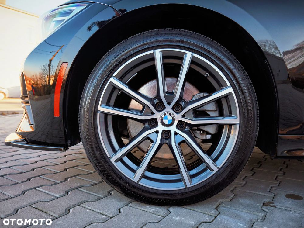 BMW Seria 3 330i xDrive M Sport - 17