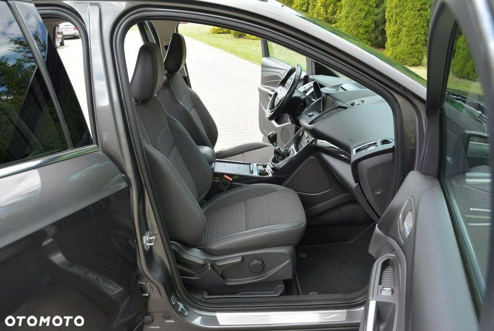 Ford Kuga 1.5 EcoBoost 2x4 Titanium - 17