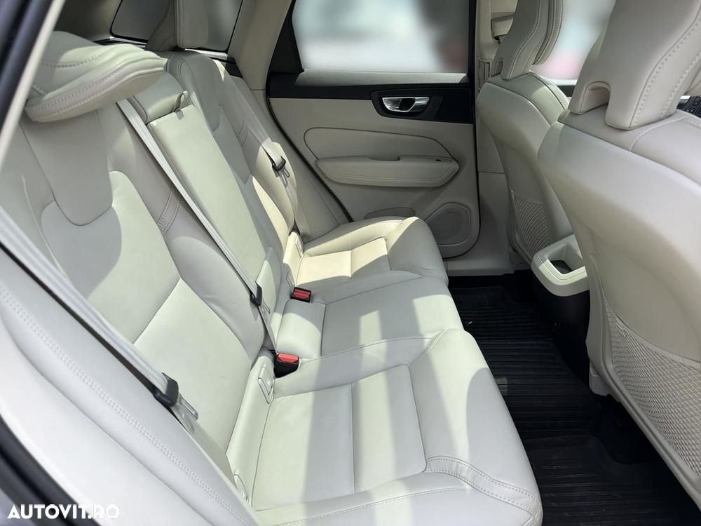 Volvo XC 60 B5 AT AWD MHEV Plus Dark - 14